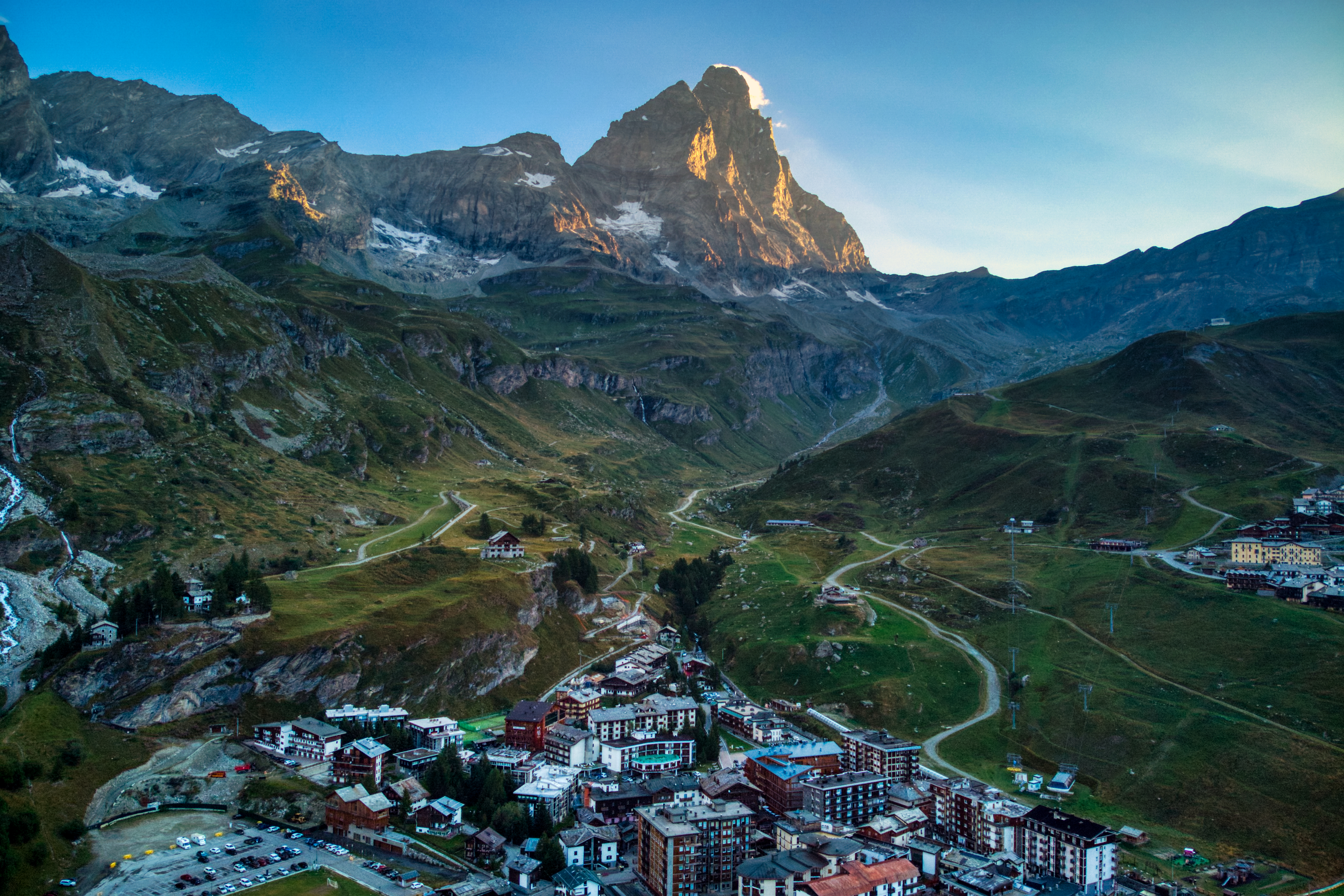 Zermatt vs Cervinia — Same Mountain, €29 Cheaper a Day